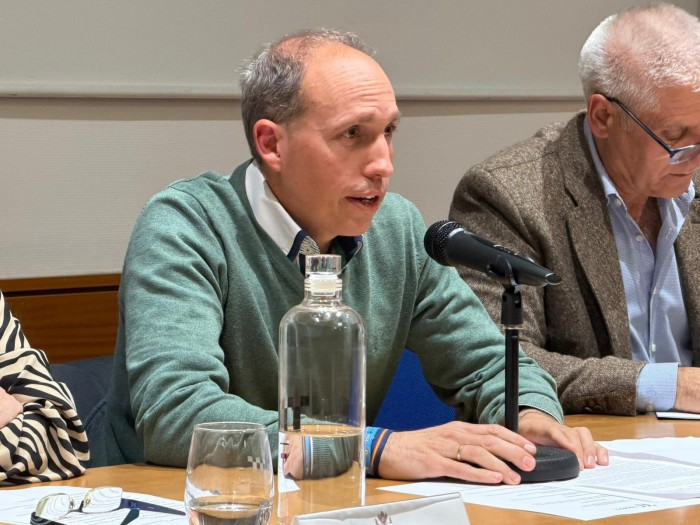 Imagen de 28112025 Inaugurada en San Clemente la exposición solidaria Corazones con alma 3