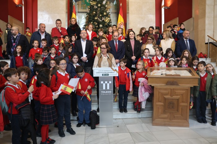 Imagen de Cedillo saluda a los asistentes