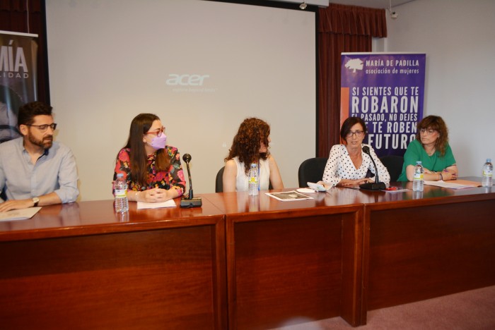 Imagen de Ana Gómez interviniendo en la jornada