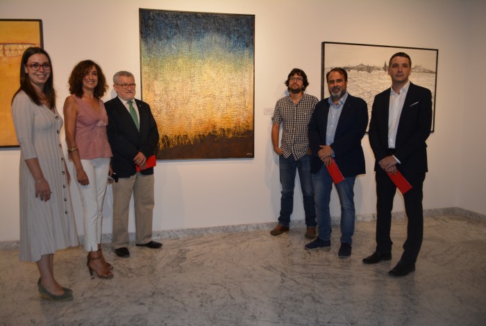 Visitando la exposición colectiva