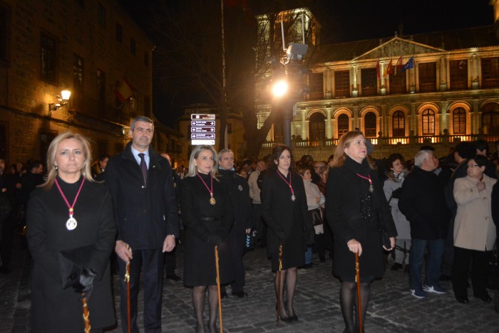 Álvaro Gutiérrez junto a la alcaldesa de Toledo, Milagros Tolón,, y concejalas de Toledo