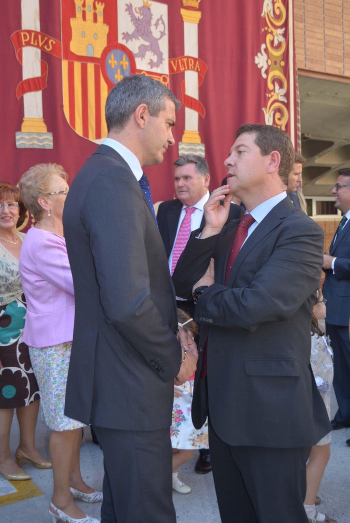 Álvaro Gutiérrez charla con el presidente de Castilla-La Mancha, Emiliano García-Page