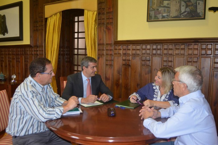 Imagen de Álvaro Gutiérrez con la presidenta de Pretox Rosa María Sánchez