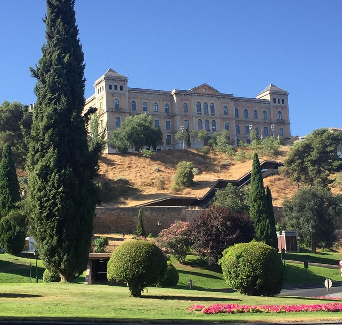 Imagen de Vista de la Diputación de Toledo desde el Paseo de Recadero