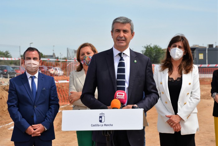 Imagen de Álvaro Gutiérrez anunciando la recuperación del programa educativo 