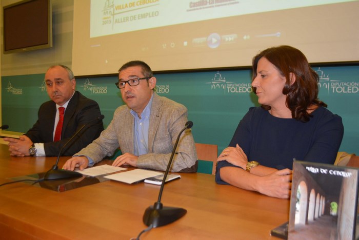 Imagen de Fernando Muñoz, junto a Julián Martín y Silvia Díaz, en la presentación del documental