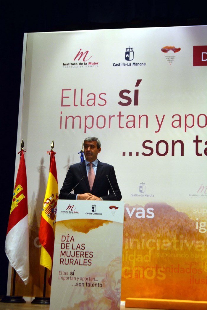 Imagen de Álvaro Gutiérrez durante su intervención en el acto de Día Internacional de la Mujer Rural