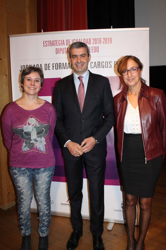 Álvaro Gutiérrez junto a Araceli Martínez y Ana María Gómez