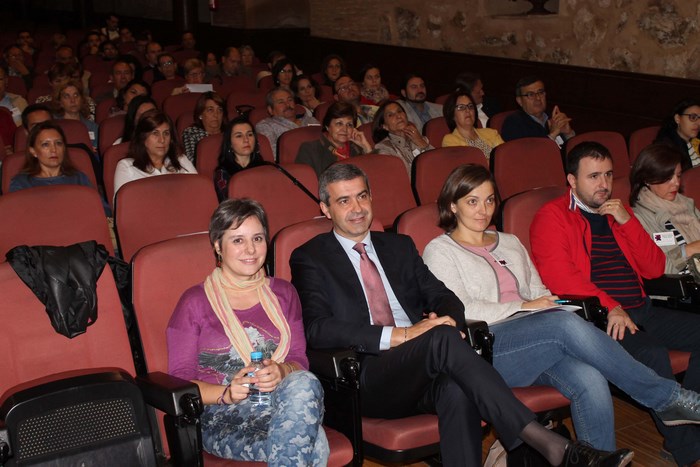 Imagen de Álvaro Gutiérrez junto a los responsables municipales asistentes a las jornadas formativas