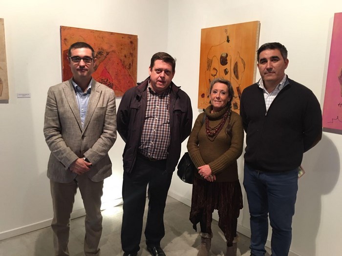 Imagen de Fernando Muñoz, junto al alcalde de Cobisa, en el Centro Cultural San Clemente