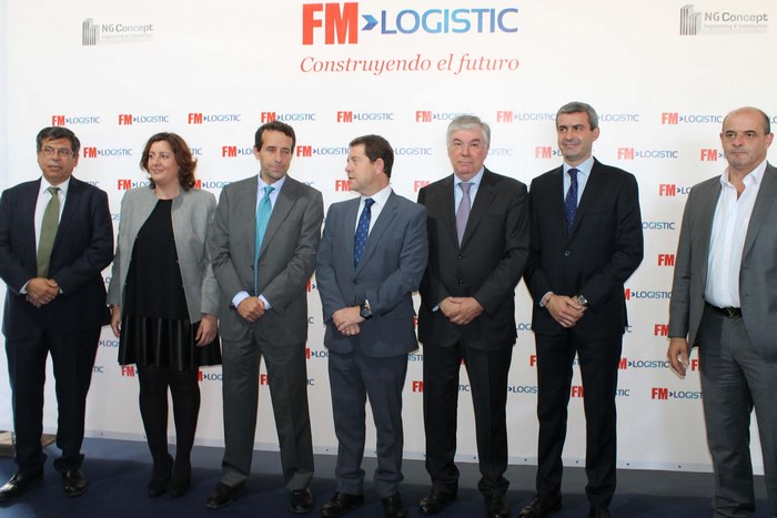 Imagen de Álvaro Gutiérrez junto al presidente de Castilla-La Mancha y el resto de asistentes al acto