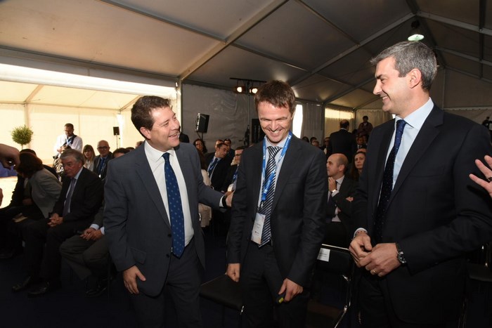 Imagen de Álvaro Gutiérrez junto al presidente García-Page y Gilles Faure