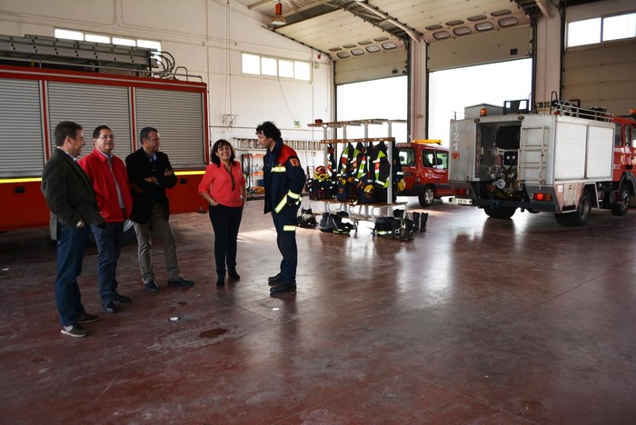 Imagen de Tomás Villarrubia y Rafael Martín en el parque de bomberos de Villacañas