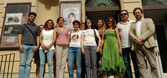 Imagen de Ana Gómez y Charo Navas con las agentes de igualdad de la Diputación de Toledo