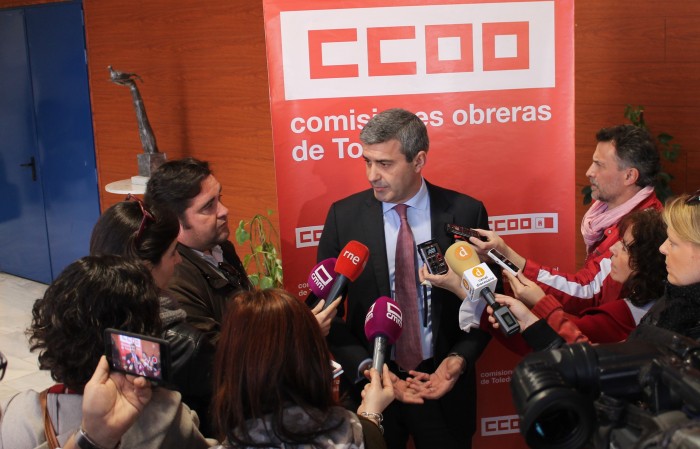 Álvaro Gutiérrez valorando ante la prensa el relevo en la dirección de CCOO de Toledo