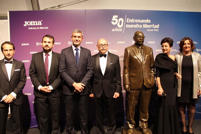 Imagen de Álvaro Gutiérrez junto a Fructuoso López en la celebración del 50 Aniversario de Joma