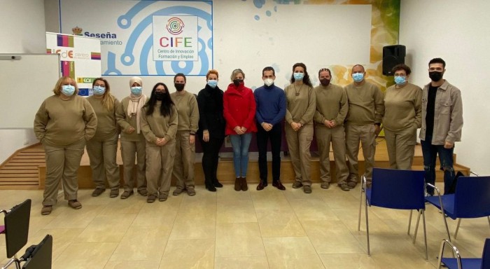 Imagen de Jaime Corregidor con la alcaldesa y alumnos de Seseña