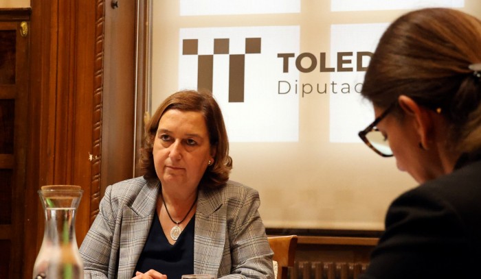 Concepción Cedillo con los representantes de Costa Rica