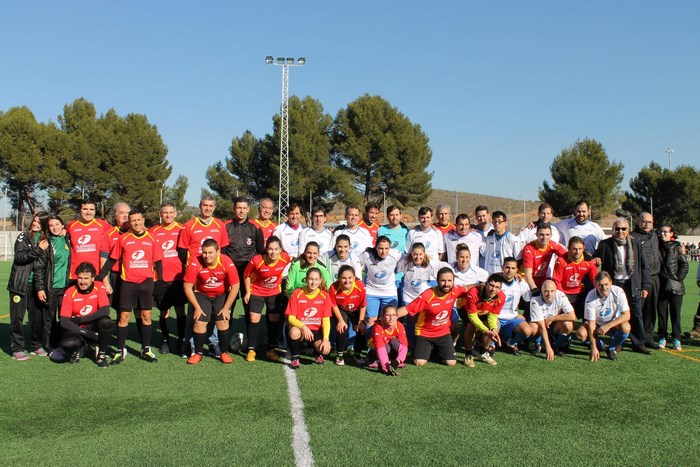 Imagen de Álvaro Gutiérrez con los participantes en el partido por la inclusión