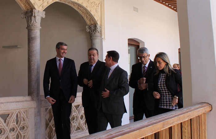 Imagen de Álvaro Gutiérrez minutos antes de la toma de posesión del presidente del Consejo Consultivo