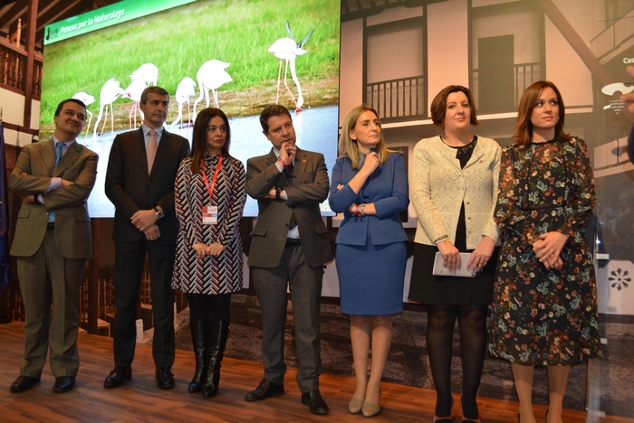 Álvaro Gutiérrez en el acto de inauguración del stand de la región en Fitur