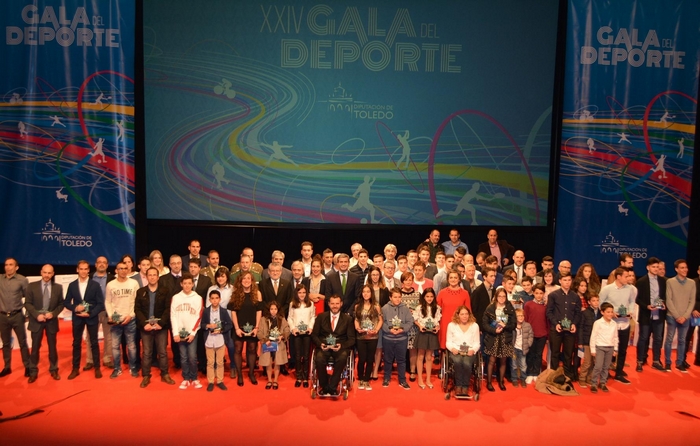 Imagen de Álvaro Gutiérrez con todos los premiados
