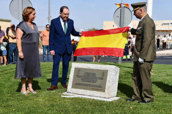 Imagen de 20092025 Cedillo homenaje bandera Argés 1