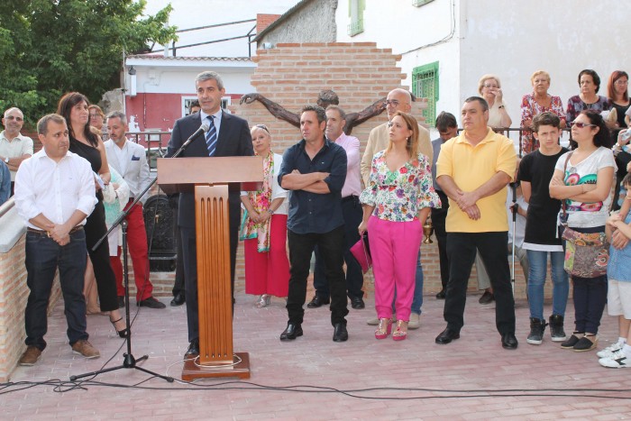 Imagen de Álvaro Gutiérrez interviene en la inauguración de la plaza Dos de Mayo de Yeles