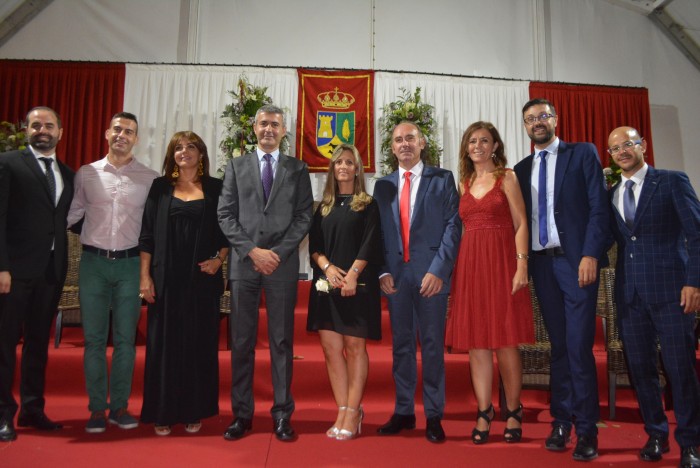 Imagen de Álvaro Gutiérrez con el equipo de Gobierno del Ayuntamiento de Gerindote