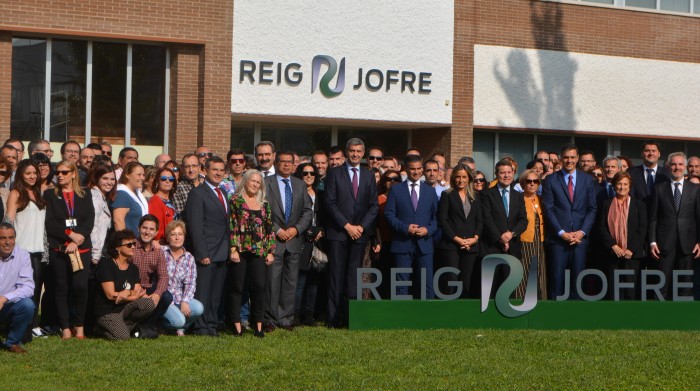 Álvaro Gutiérrez en la foto de familia de la inaguración de la ampliación de Reig Jofre en Toledo