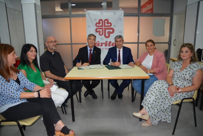 Firma del convenio de colaboración con Cáritas Talavera