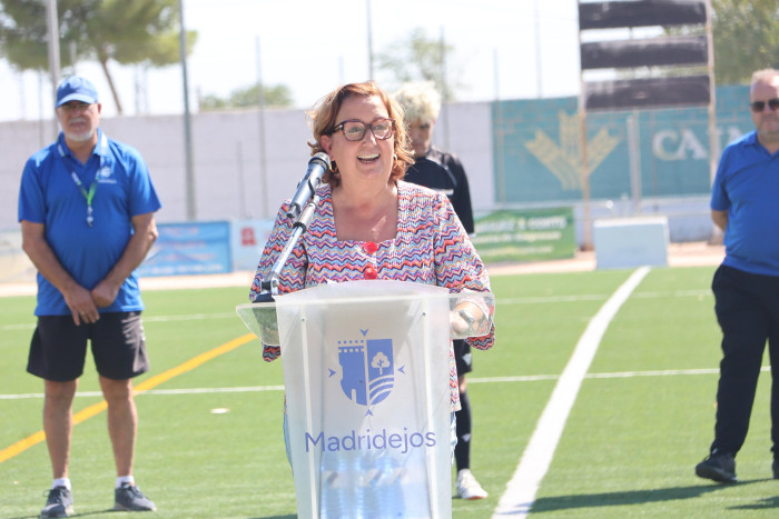 19092026 Cedillo inaugura el campo de fútbol de Madridejos junto al alcalde 2