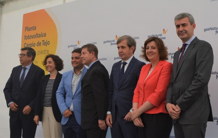 Álvaro Gutiérrez con los asistentes al acto de la primera piedra de la planta de Carpio de Tajo