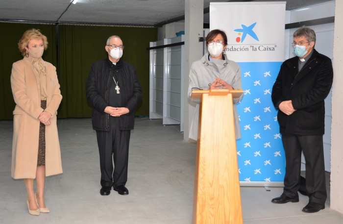 Imagen de Ana Gómez en su intervención en la inauguración del economato de Caritas en Yuncos