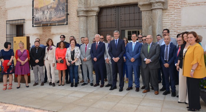 Álvaro Gutiérrez con los asistentes al acto del 50 Aniversario de la Mancomunidad Sagra Baja