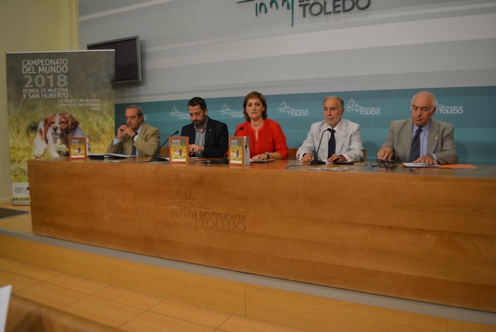 Imagen de ´María Ángeles García con los asistentes a la presentación del Campeonato del Mundo