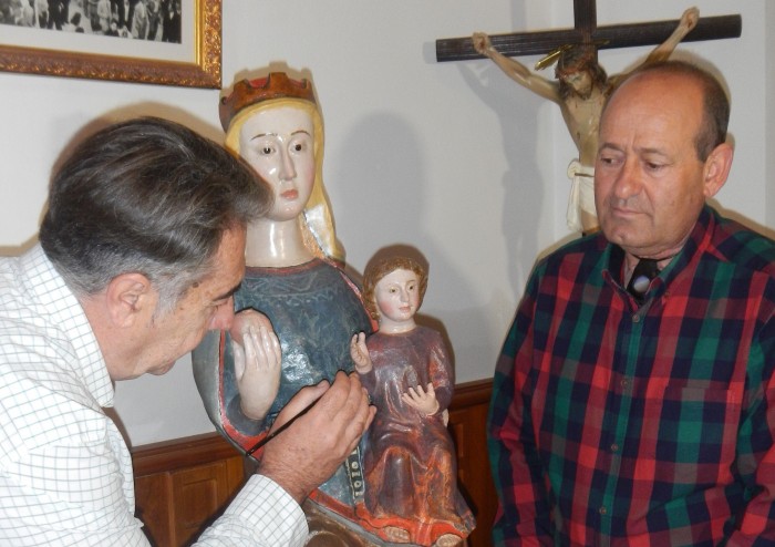 Momento de la restauración de la Virgen del Socorro de Cabañas de Yepes