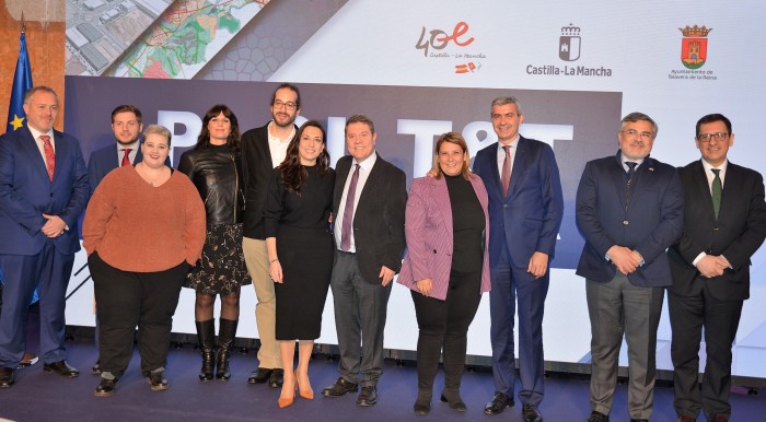 Foto familia del acto de presentación del PSI de Transportes y Tecnología de Talavera