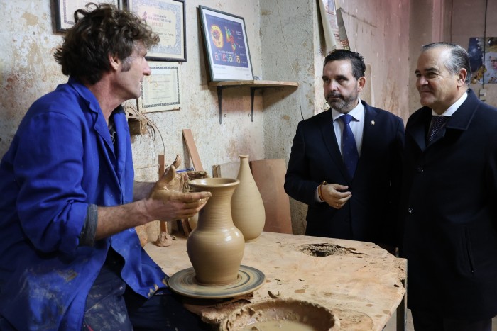 Imagen de 15012025 Romera visita cerámica Talavera (2)
