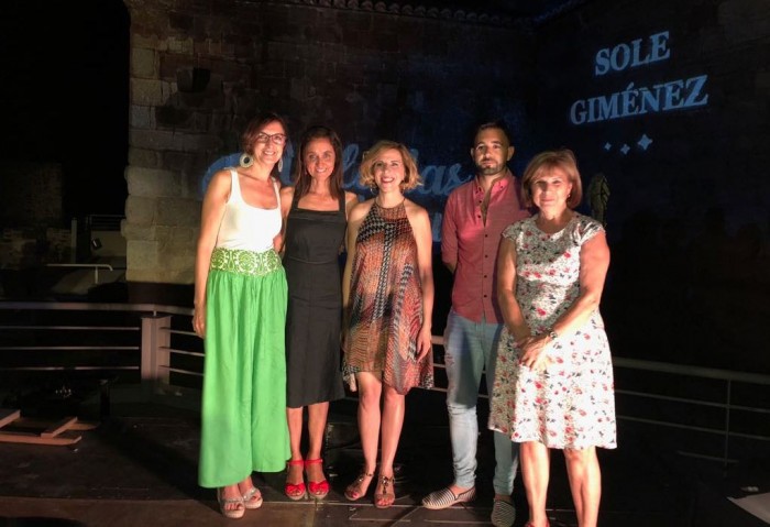 Imagen de Ana Gomez, Flora Bellón, Luis Martín y Carmen Barrios con Sole Giménez