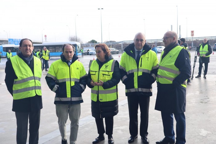 Imagen de Cedillo en Madrid con los nuevos autobuses