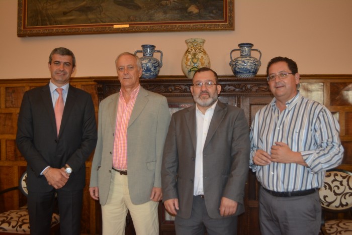 Imagen de Álvaro Gutiérrez y Tomás Villarrubia con los responsables de ATFAN