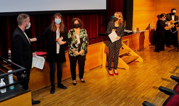 Imagen de Cristina Cebas entrega premio a Andrea Casaseca