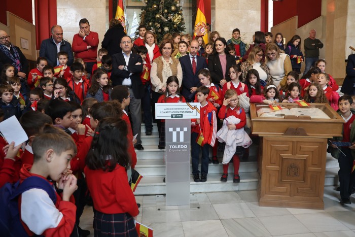Imagen de Los escolares leen artículos de la Constitución
