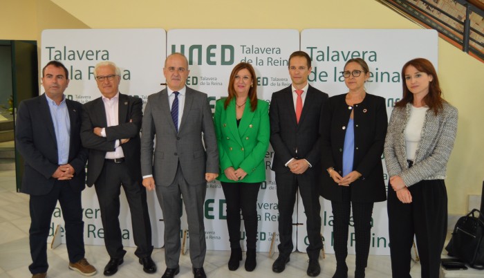 Imagen de Foto de familia apertura curso UNED Talavera de la Reina