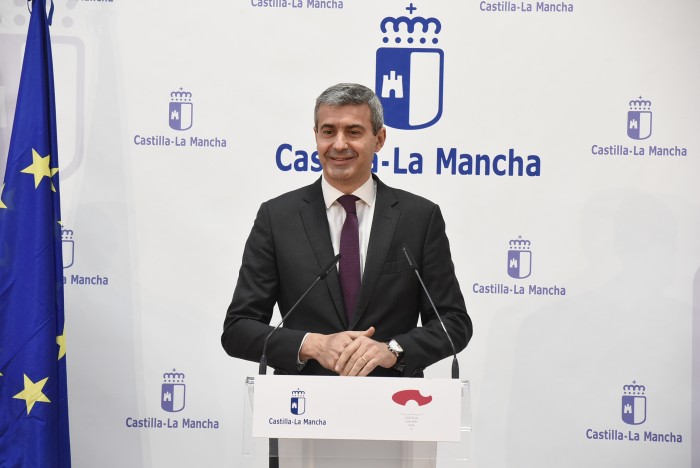 Imagen de Álvaro Gutiérrez anuncia la cesión de vehículos en desuso a institutos de la provincia de Toledo