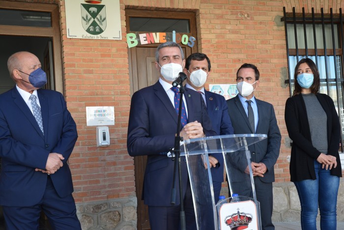 Álvaro Gutiérrez foto Cabañas colegio visita