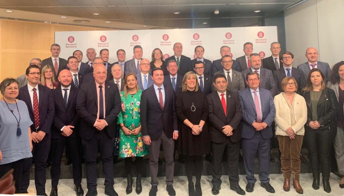 Imagen de Álvaro Gutiérrez junto a todos los representantes institucionales asistentes a la reunión