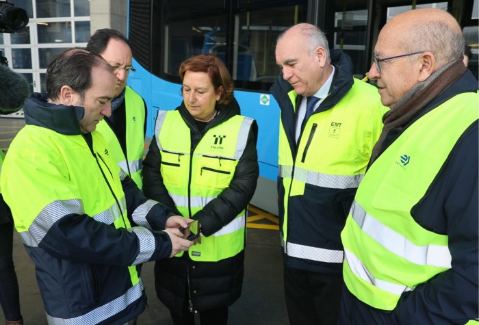 Imagen de Cedillo en Madrid con los nuevos autobuses