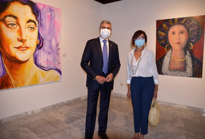 Imagen de Álvaro Gutiérrez y Ana Gómez en la apertura de la exposición 